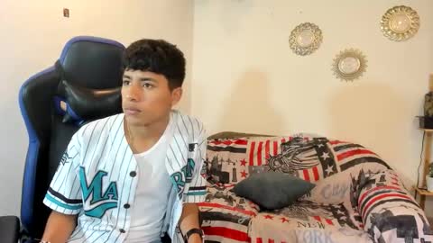 chicos hot online show from 10.17.25