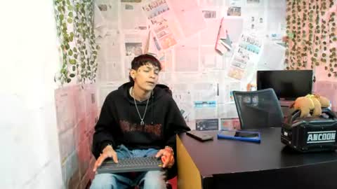 Snapshot of alexandluke1 chatting on 07.18.26 chicos hot online show from 07.18.26