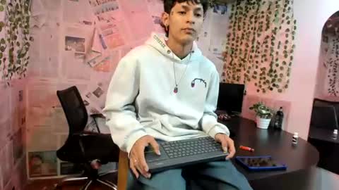 Snapshot of alexandluke1 chatting on 07.23.26 chicos hot online show from 07.23.26
