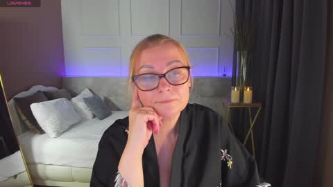 Snapshot of alexandra_kind chatting on 12.11.24 Alexandra online show from 12.11.24