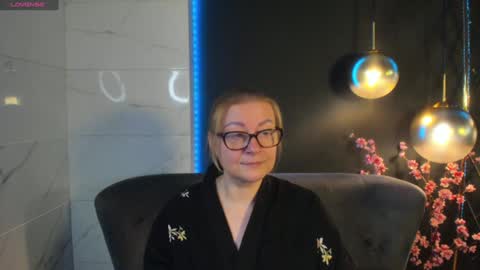 Snapshot of alexandra_kind chatting on 12.28.24 Alexandra online show from 12.28.24