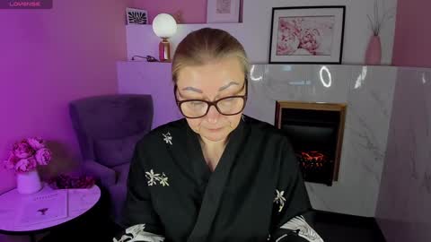 Snapshot of alexandra_kind chatting on 02.04.25 Alexandra online show from 02.04.25