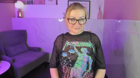 Snapshot of alexandra_kind chatting on 02.23.25 Alexandra online show from 02.23.25