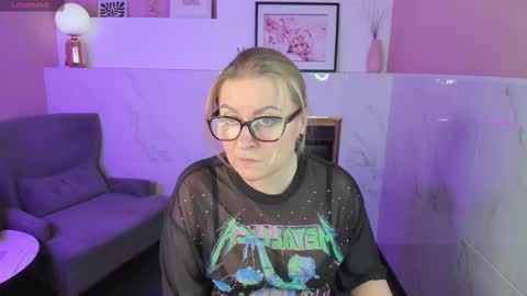 Snapshot of alexandra_kind chatting on 02.23.25 Alexandra online show from 02.23.25