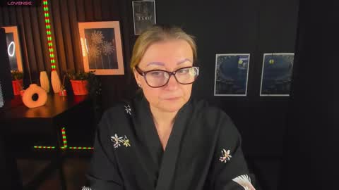 Snapshot of alexandra_kind chatting on 03.05.25 Alexandra online show from 03.05.25