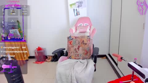 Alexandra Independent model online show from 12.06.24