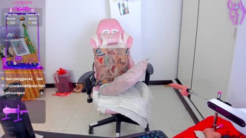 Alexandra Independent model online show from 12.06.24