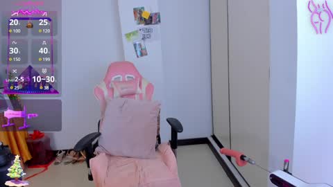 Alexandra Independent model online show from 12.28.24