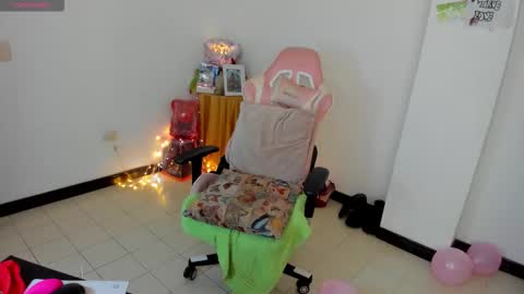 Alexandra Independent model online show from 09.17.25