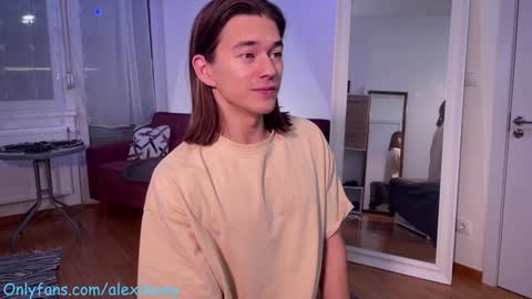 Snapshot of alexdavey chatting on 12.21.24           online show from 12.21.24