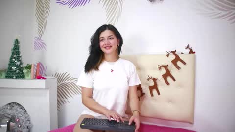 Snapshot of alexia_clark7 chatting on 12.14.25 alexia_clark7 online show from 12.14.25