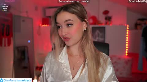 Snapshot of alexis___texas chatting on 10.25.25 Alexis Texas online show from 10.25.25