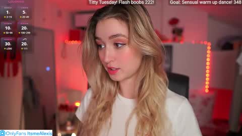 Snapshot of alexis___texas chatting on 11.18.25 Alexis Texas online show from 11.18.25