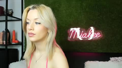 Snapshot of alexisbanx chatting on 05.06.26 alexisbanx online show from 05.06.26