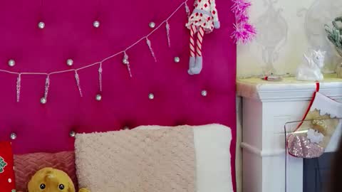 Snapshot of alexisdevine chatting on 12.15.25 alexisdevine online show from 12.15.25