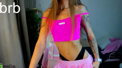 Snapshot of alexisl0ve chatting on 09.24.25 Alexis Mon Tue Wed Thu Fri 7 GMT 0100am-0700am online show from 09.24.25