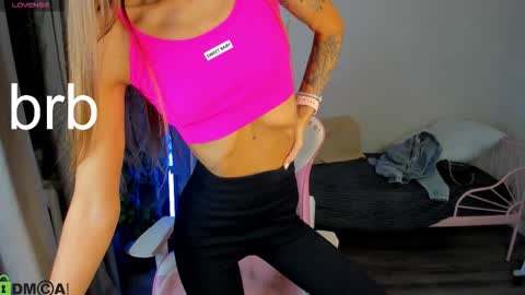 Snapshot of alexisl0ve chatting on 09.25.25 Alexis Mon Tue Wed Thu Fri 7 GMT 0100am-0700am online show from 09.25.25