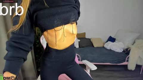 Snapshot of alexisl0ve chatting on 09.29.25 Alexis Mon Tue Wed Thu Fri 7 GMT 0100am-0700am online show from 09.29.25