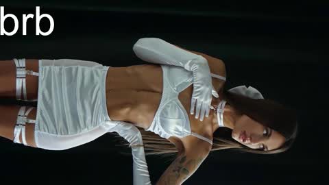 Snapshot of alexisl0ve chatting on 10.13.25 Alexis Mon Tue Wed Thu Fri 7 GMT 0100am-0700am online show from 10.13.25