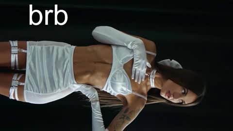 Snapshot of alexisl0ve chatting on 10.21.25 Alexis Mon Tue Wed Thu Fri 7 GMT 0100am-0700am online show from 10.21.25