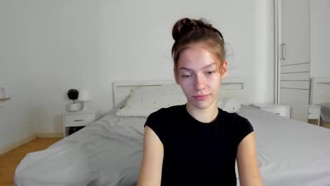 Snapshot of alexisyourdream chatting on 09.09.25 Alex online show from 09.09.25