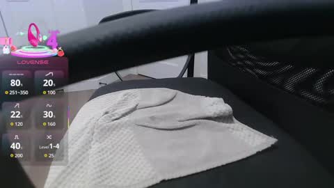 Snapshot of alexpic30 chatting on 11.12.25 alex online show from 11.12.25