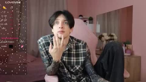 Snapshot of alexxone_ chatting on 11.01.25 Alex online show from 11.01.25