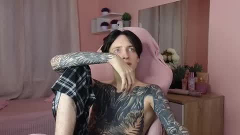 Snapshot of alexxone_ chatting on 11.02.25 Alex online show from 11.02.25