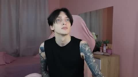 Snapshot of alexxone_ chatting on 11.04.25 Alex online show from 11.04.25