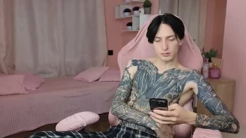 Snapshot of alexxone_ chatting on 11.06.25 Alex online show from 11.06.25