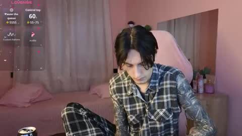 Snapshot of alexxone_ chatting on 11.07.25 Alex online show from 11.07.25