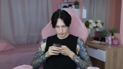 Snapshot of alexxone_ chatting on 11.08.25 Alex online show from 11.08.25