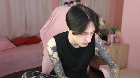 Snapshot of alexxone_ chatting on 11.10.25 Alex online show from 11.10.25