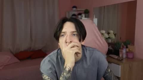 Snapshot of alexxone_ chatting on 11.11.25 Alex online show from 11.11.25