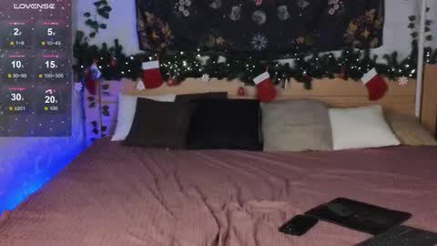 Snapshot of alexxone_ chatting on 12.17.25 Alex online show from 12.17.25