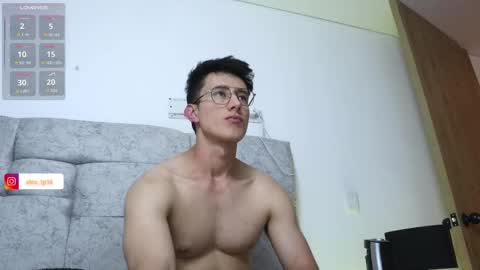 Snapshot of alexxx__01 chatting on 10.01.25 Alex online show from 10.01.25