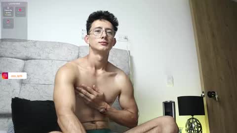 Snapshot of alexxx__01 chatting on 11.10.25 Alex online show from 11.10.25