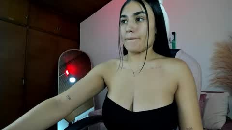 Snapshot of alheli_16 chatting on 11.15.25 Alheli online show from 11.15.25