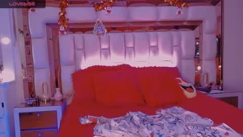 Snapshot of aliana_ross chatting on 11.26.25 aliana_ross online show from 11.26.25