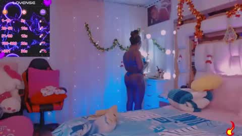 Snapshot of aliana_ross chatting on 12.15.25 aliana_ross online show from 12.15.25