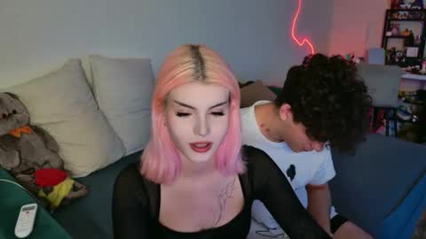 Snapshot of alice118james chatting on 09.16.25 alice and james online show from 09.16.25