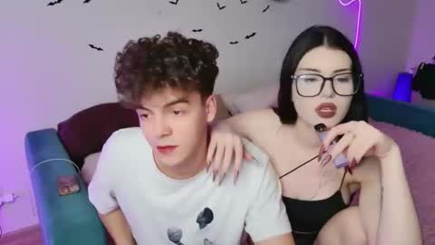 Snapshot of alice118james chatting on 11.06.25 alice and james online show from 11.06.25