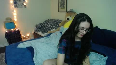 Snapshot of alice_asks chatting on 09.13.25 Alice Asks online show from 09.13.25