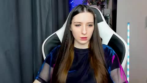 Snapshot of alice_bailey chatting on 12.16.25 Alice online show from 12.16.25