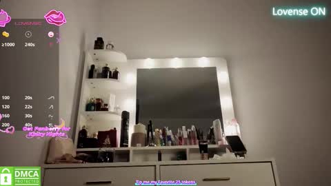 A R Y A  T I A online show from 02.17.26