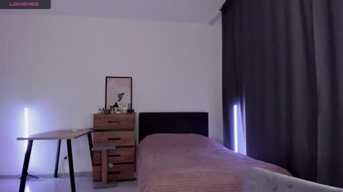 Snapshot of alice_dias chatting on 12.22.24 alice_dias online show from 12.22.24