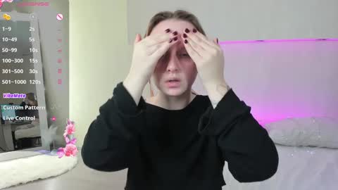 Snapshot of alice_diva chatting on 12.17.24 Alice GMT2 Mon 3-9 AM Tue 3-9 AM Fri 3-9 AM Sat 3-9 AM Sun 3-9 AM online show from 12.17.24