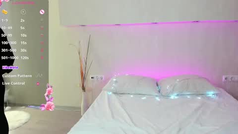 Snapshot of alice_diva chatting on 12.18.24 Alice GMT2 Mon 3-9 AM Tue 3-9 AM Fri 3-9 AM Sat 3-9 AM Sun 3-9 AM online show from 12.18.24