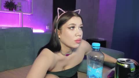 Snapshot of alice_diva chatting on 01.16.25 Alice GMT2 Mon 3-9 AM Tue 3-9 AM Fri 3-9 AM Sat 3-9 AM Sun 3-9 AM online show from 01.16.25