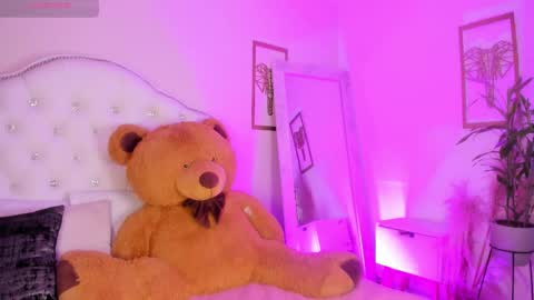 Snapshot of alice_graay_ chatting on 02.18.25 Alice Graay online show from 02.18.25